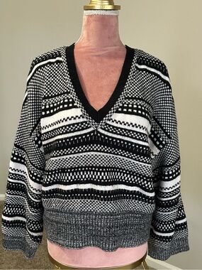 Marled Black & White V-Neck Patterned Sweater